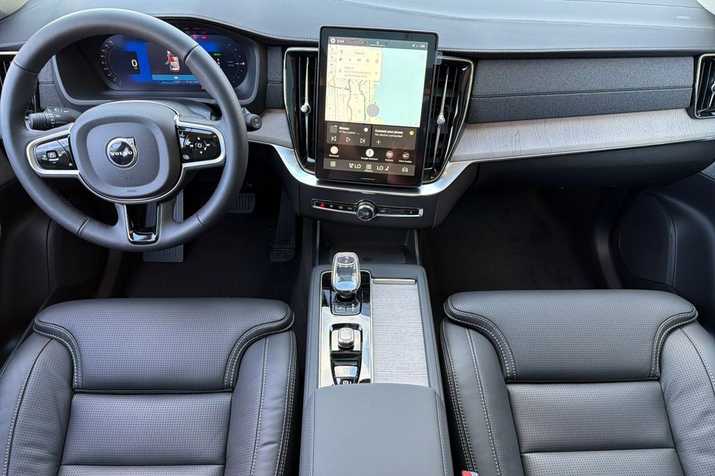 2026 Volvo XC90 Ultra - Photo 13