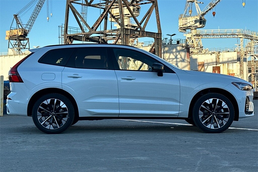 2026 Volvo XC60 B5 Plus photo 2