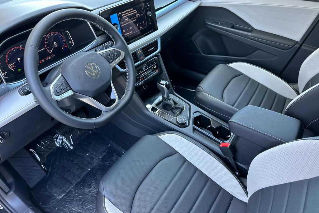 2025 Volkswagen Taos SEL - Photo 7