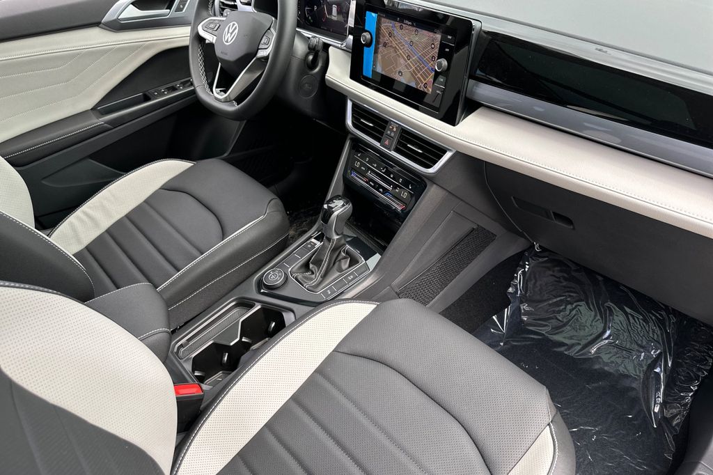 2025 Volkswagen Taos SEL - Photo 13