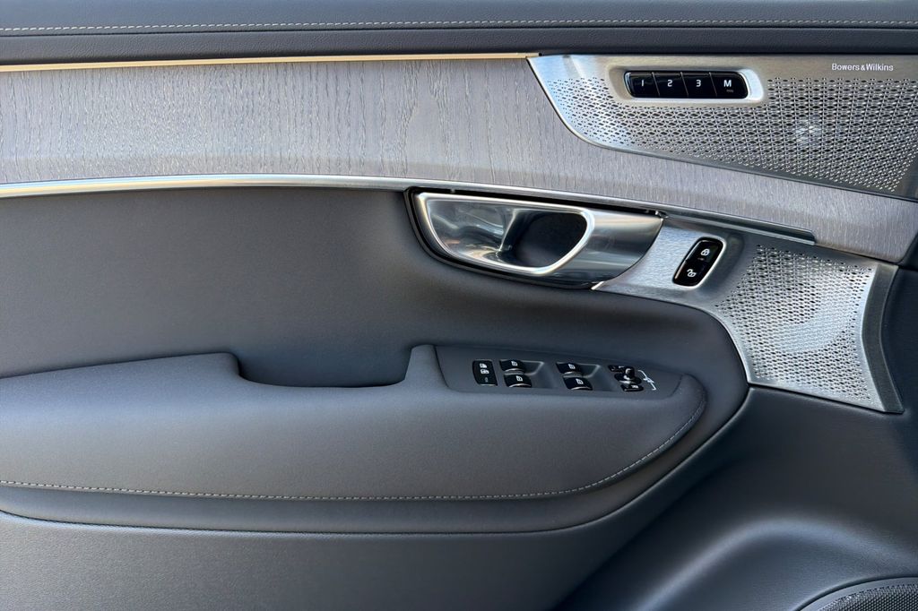 2026 Volvo XC90 Ultra - Photo 11