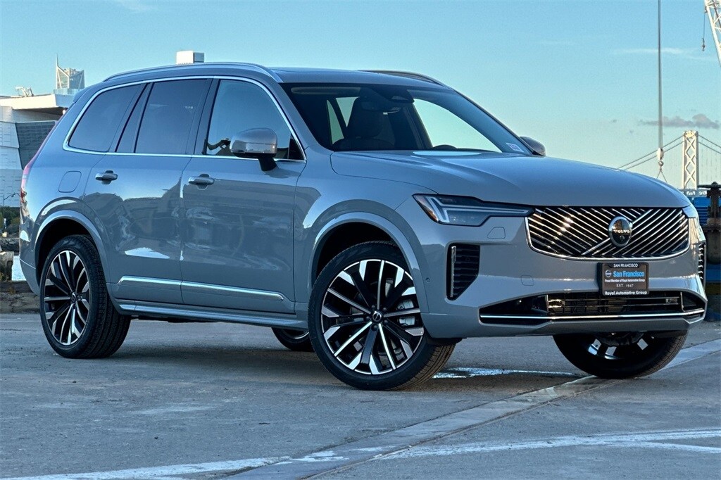 2026 Volvo XC90 B5 Plus photo 2