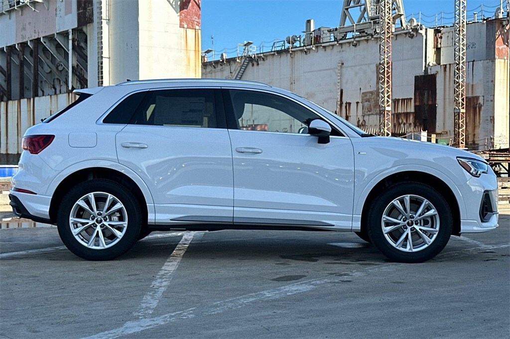 2025 Audi Q3 45 TFSI S line Premium photo 3