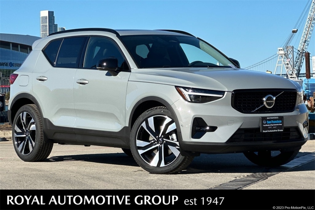 New 2026 Volvo XC40 B5 Ultra SUV
