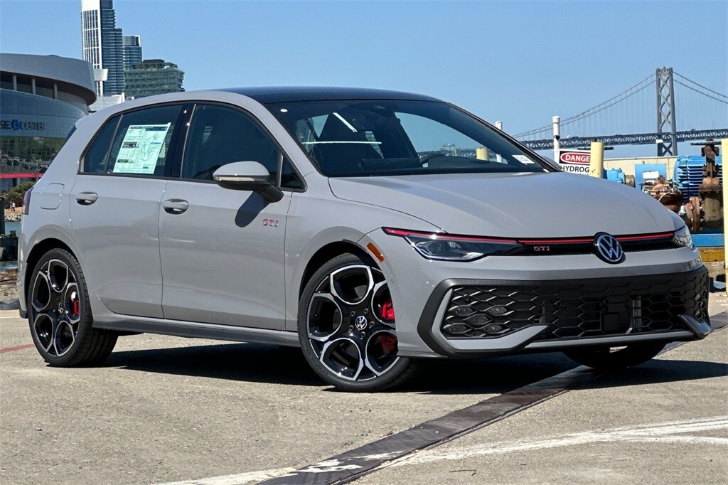 2025 Volkswagen Golf GTI Autobahn photo 2