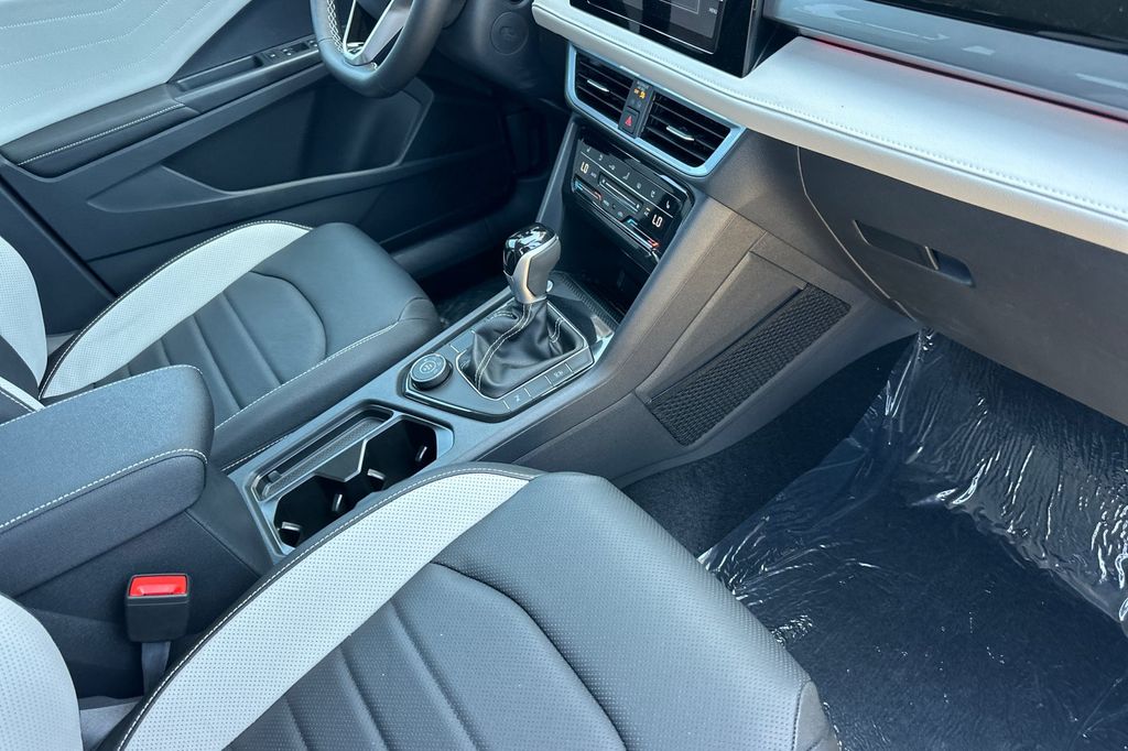2025 Volkswagen Taos SEL - Photo 13