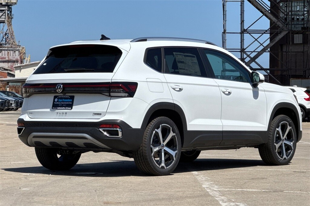 2025 Volkswagen Taos SEL photo 3