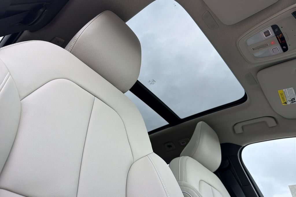 2026 Volvo XC40 Plus - Photo 17