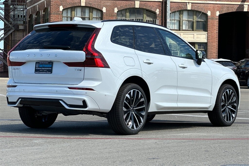 2026 Volvo XC60 T8 photo 2