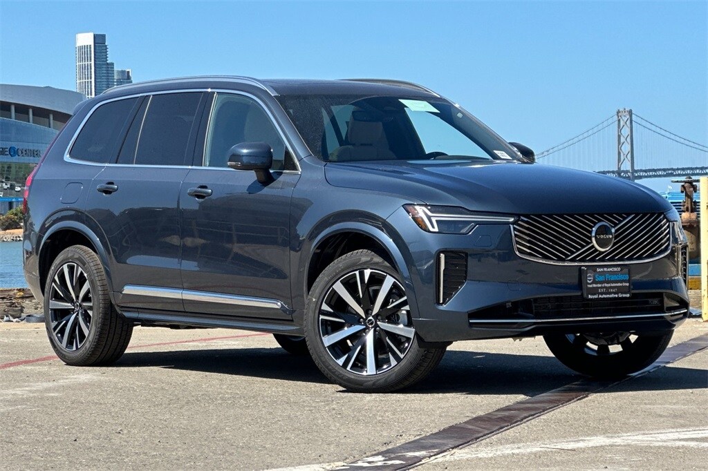 2026 Volvo XC90 Core photo 2