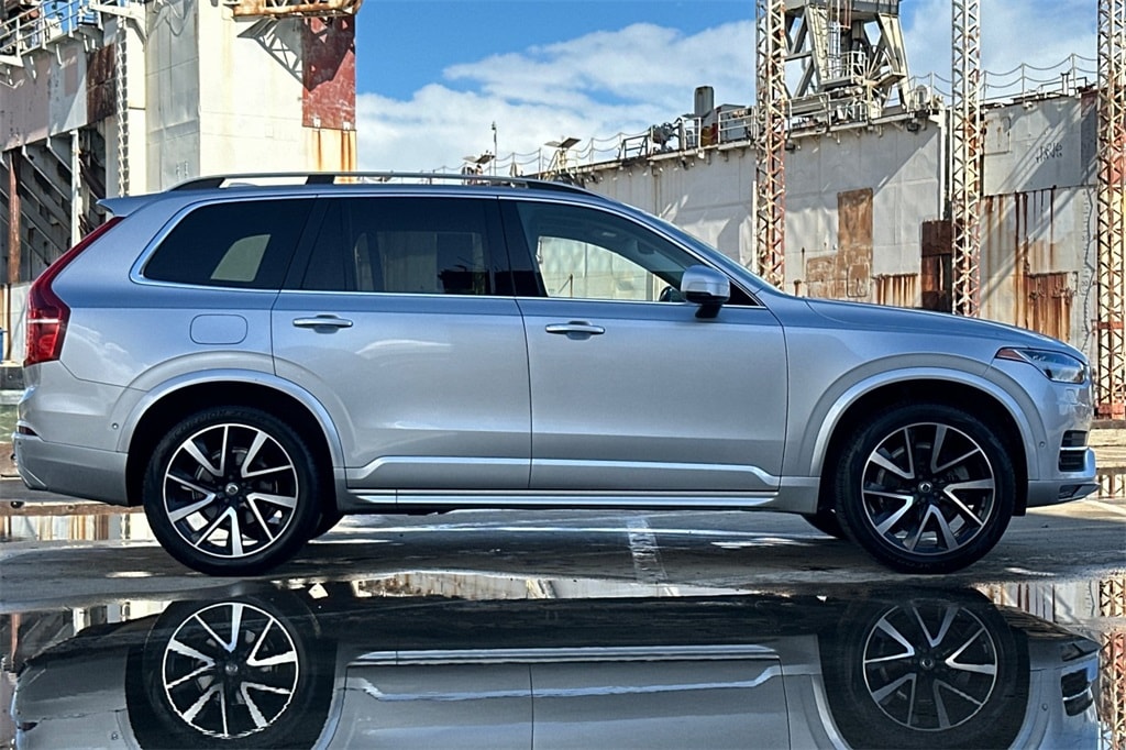 2018 Volvo XC90 T6 AWD Momentum photo 2
