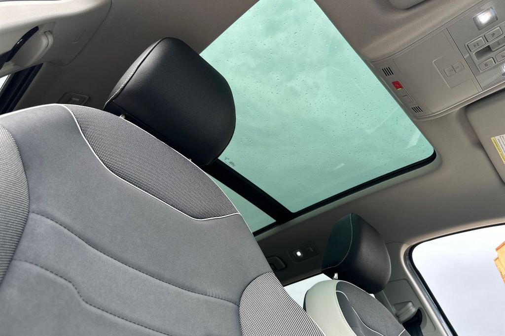 2025 Volkswagen Taos SE - Photo 14