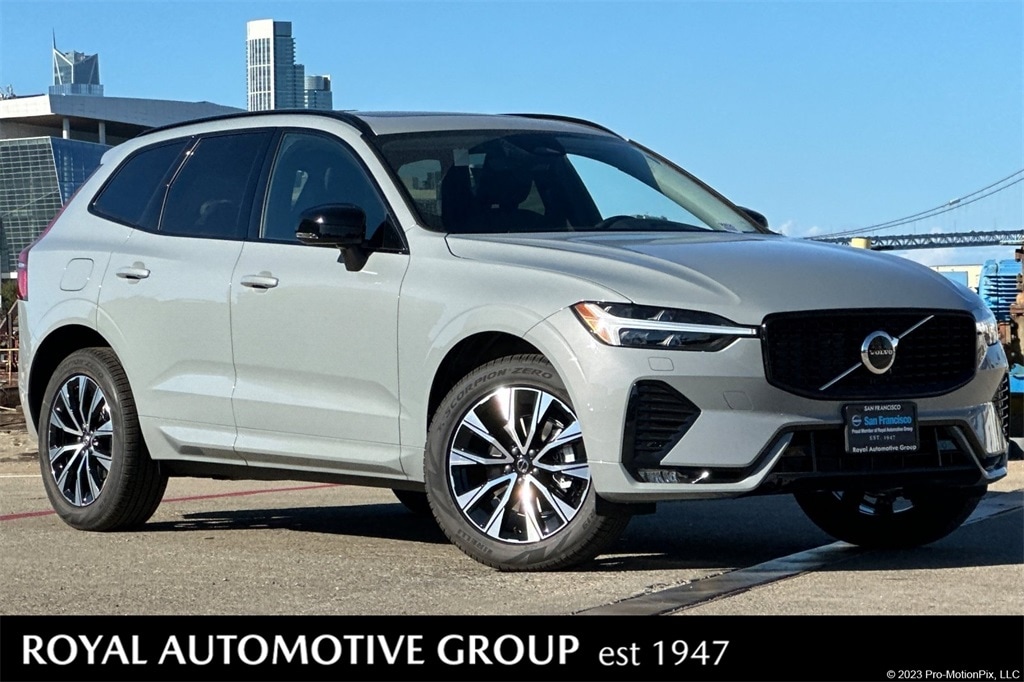 2025 Volvo XC60 Core's photo