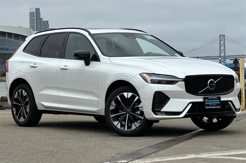 2026 Volvo XC60 B5 Plus photo 2