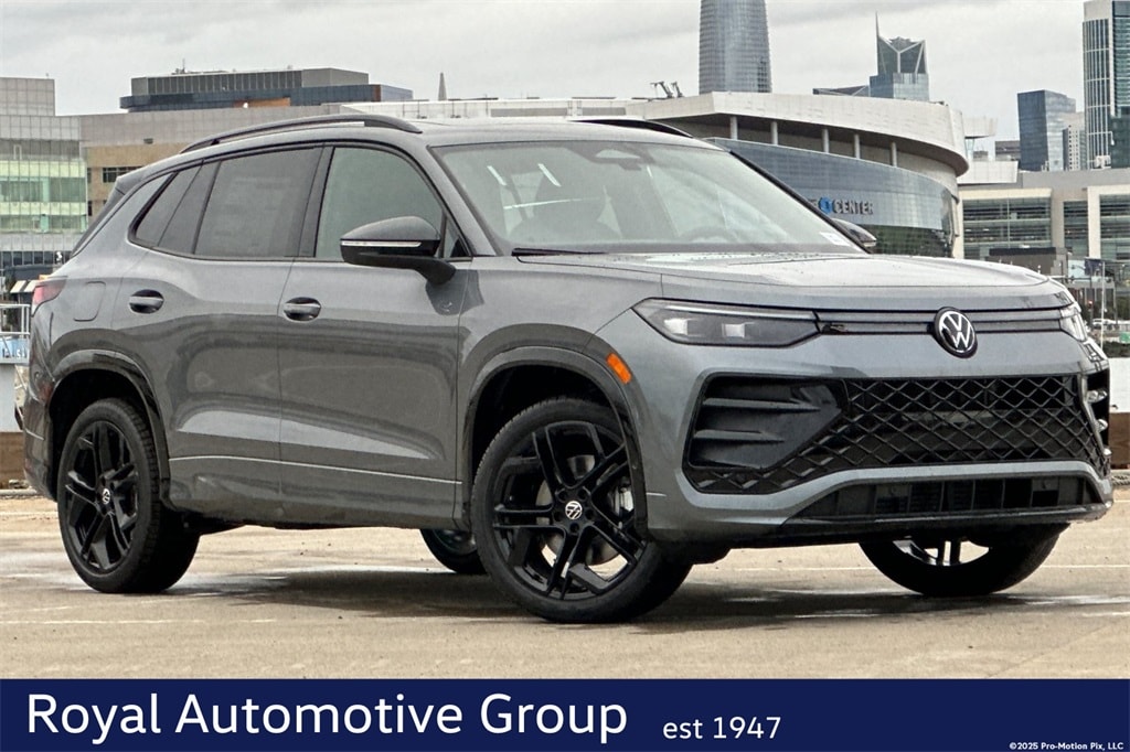 2026 Volkswagen Tiguan SE R-LINE BLACK's photo