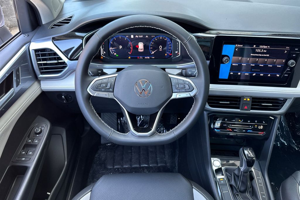 2025 Volkswagen Taos SEL - Photo 11