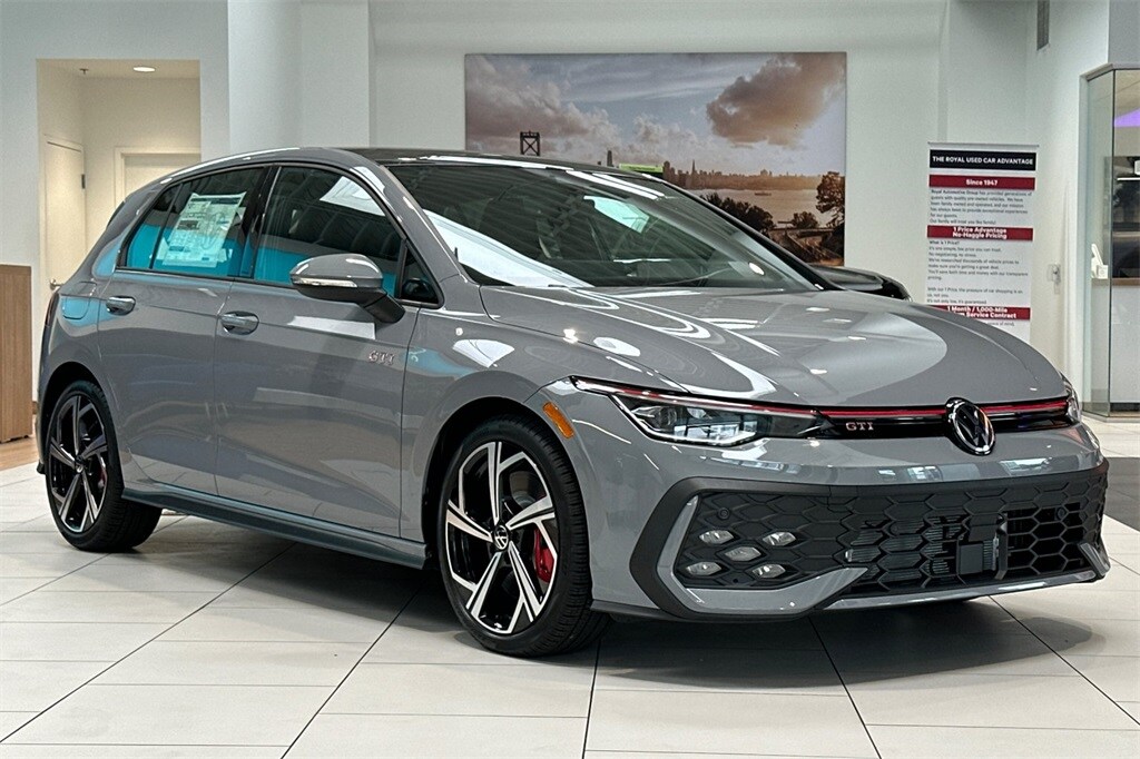 2025 Volkswagen Golf GTI SE photo 2