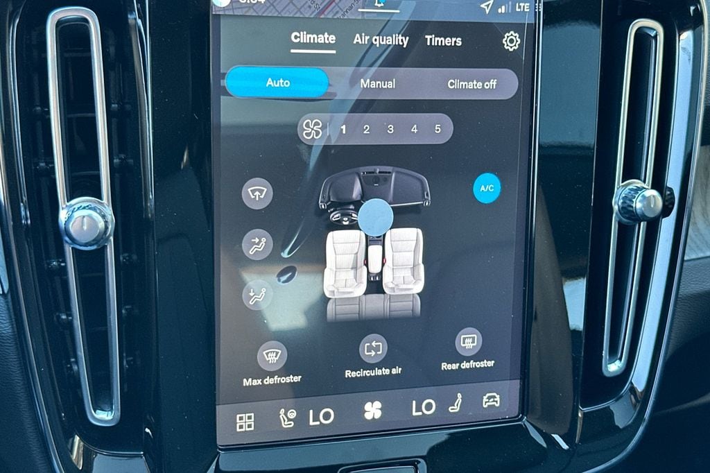 2026 Volvo XC40 Ultra - Photo 18