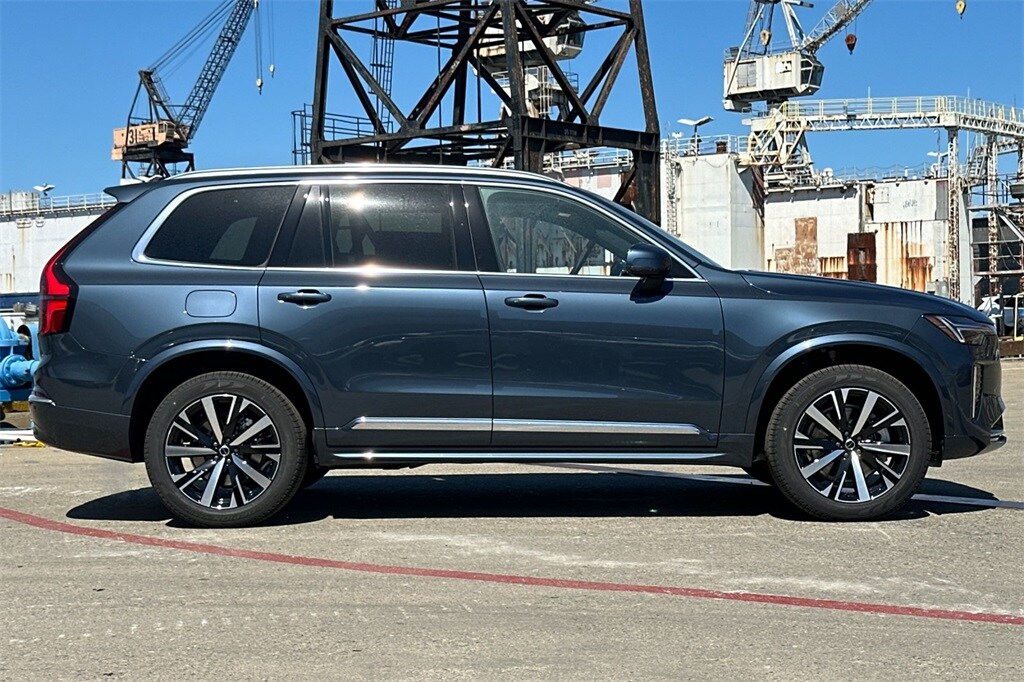 2026 Volvo XC90 Core photo 3