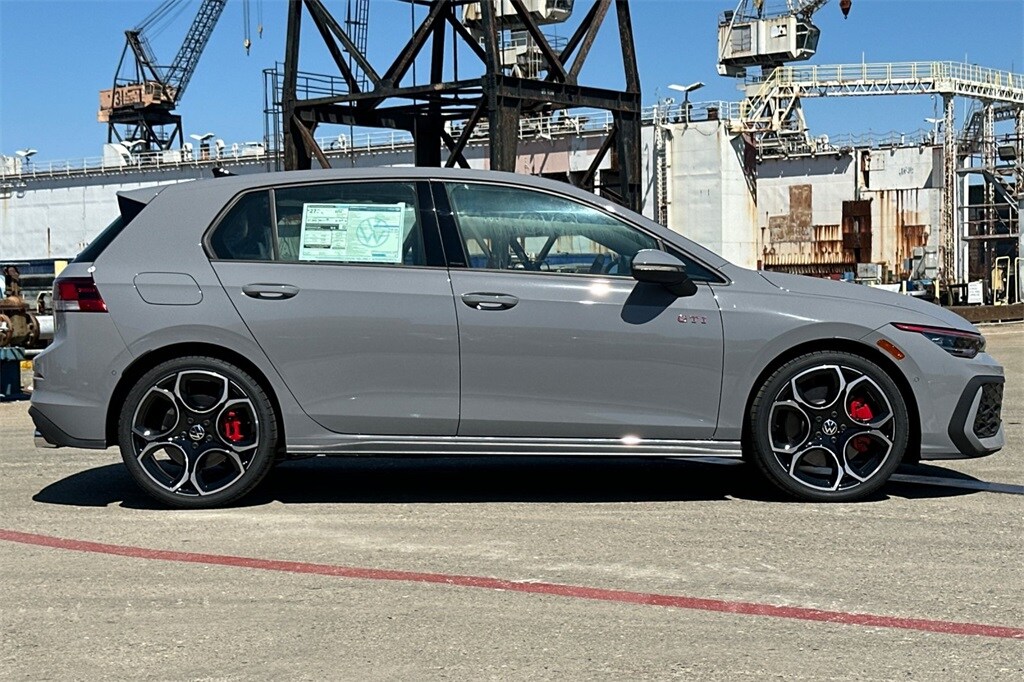 2025 Volkswagen Golf GTI Autobahn photo 3