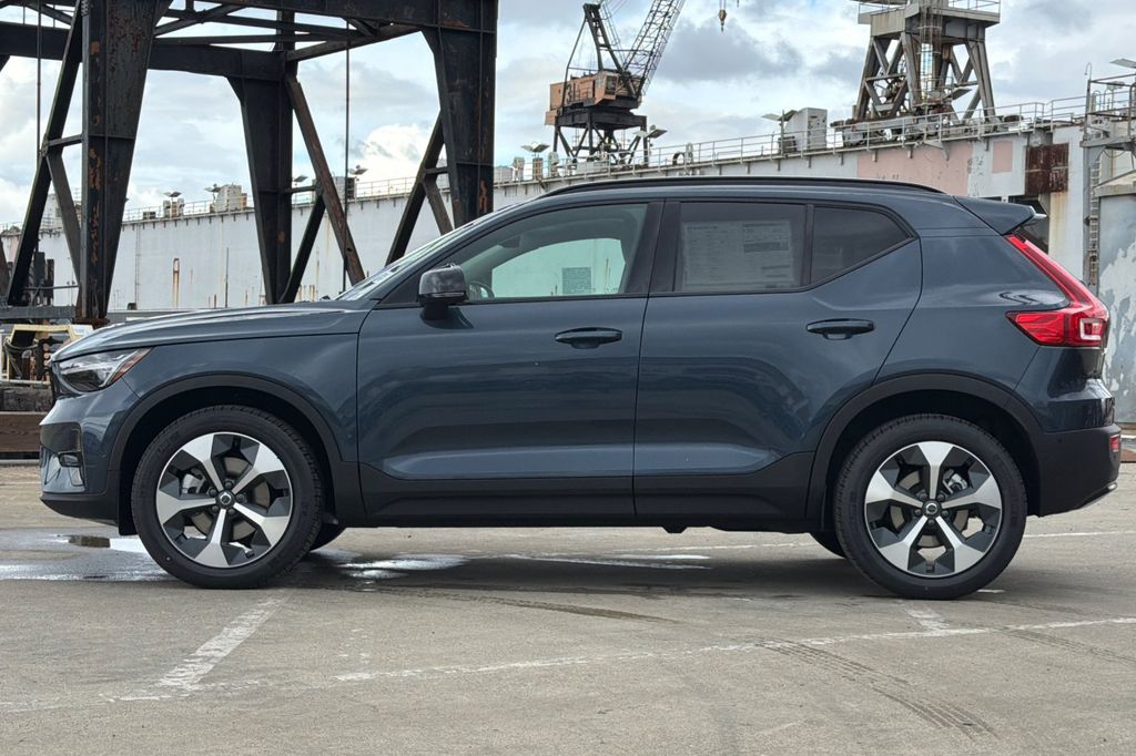 2026 Volvo XC40 Plus - Photo 7