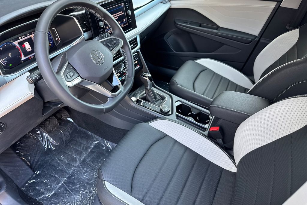 2025 Volkswagen Taos SEL - Photo 7