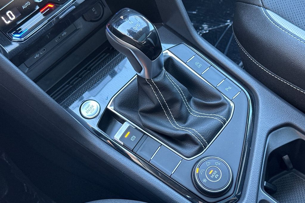2025 Volkswagen Taos SEL - Photo 19