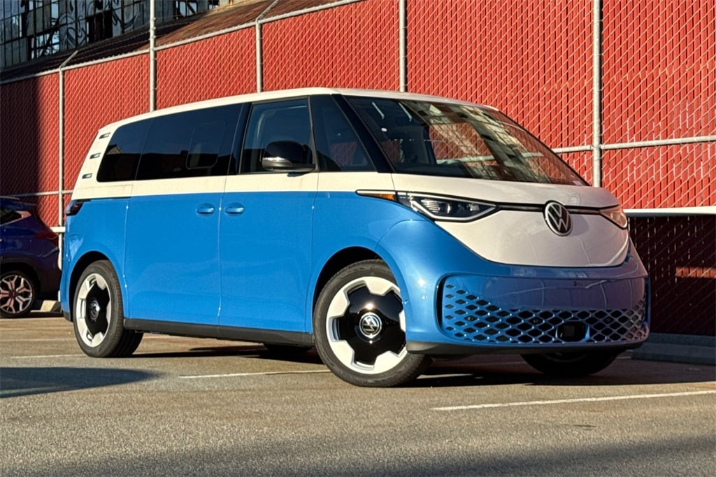 2025 Volkswagen ID. Buzz Pro Plus photo 2