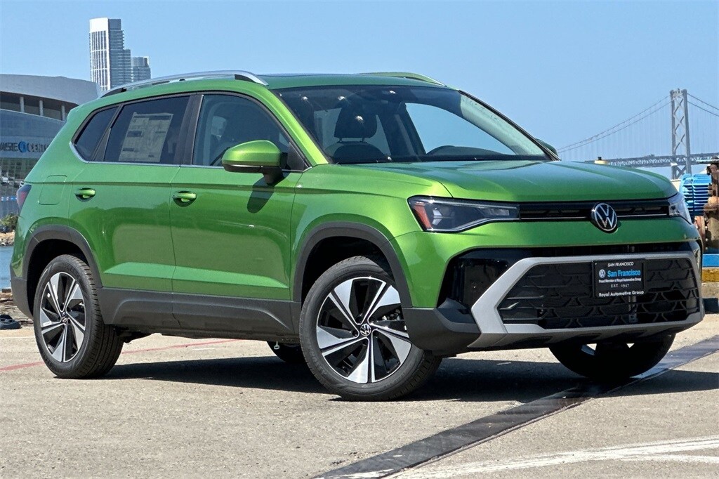 2025 Volkswagen Taos SE photo 2