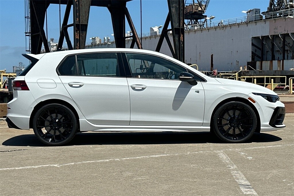 2025 Volkswagen Golf R photo 3