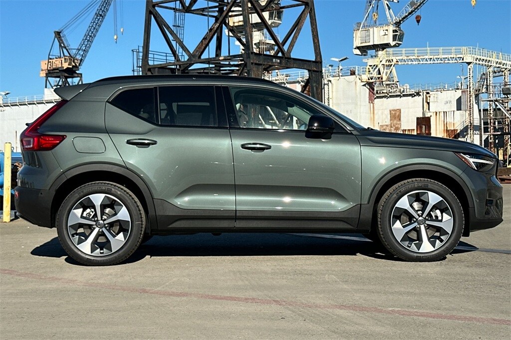 New 2026 Volvo XC40 B5 Plus SUV