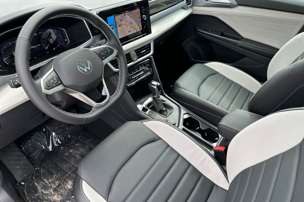 2025 Volkswagen Taos SEL - Photo 7