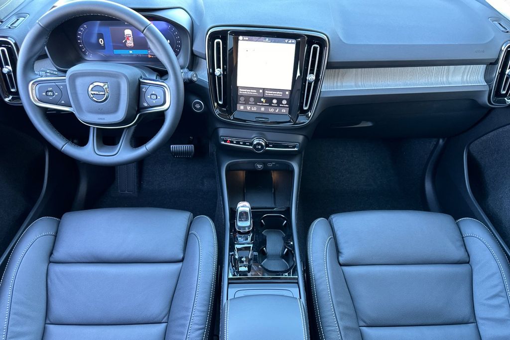 2026 Volvo XC40 Ultra - Photo 10