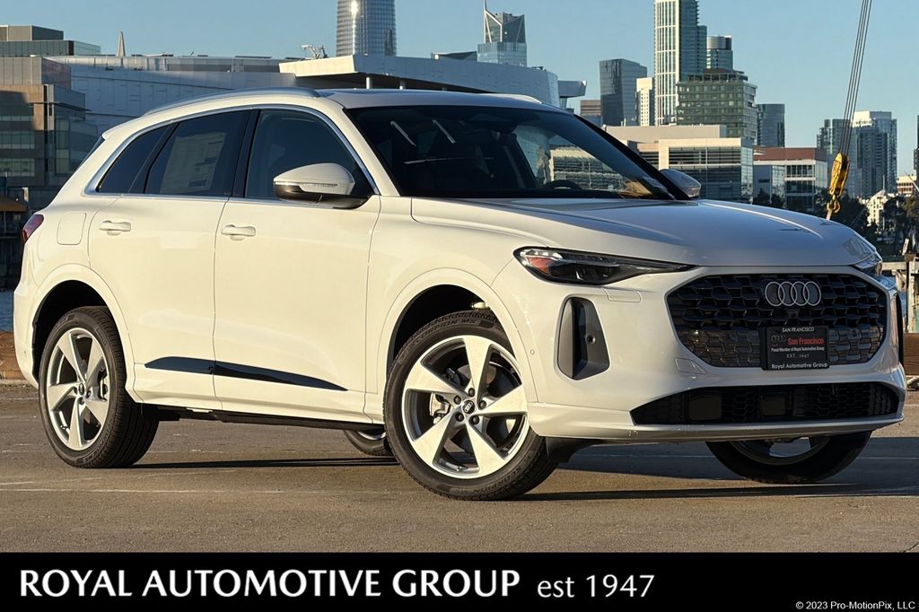2025 Audi Q5 40 Premium Plus's photo