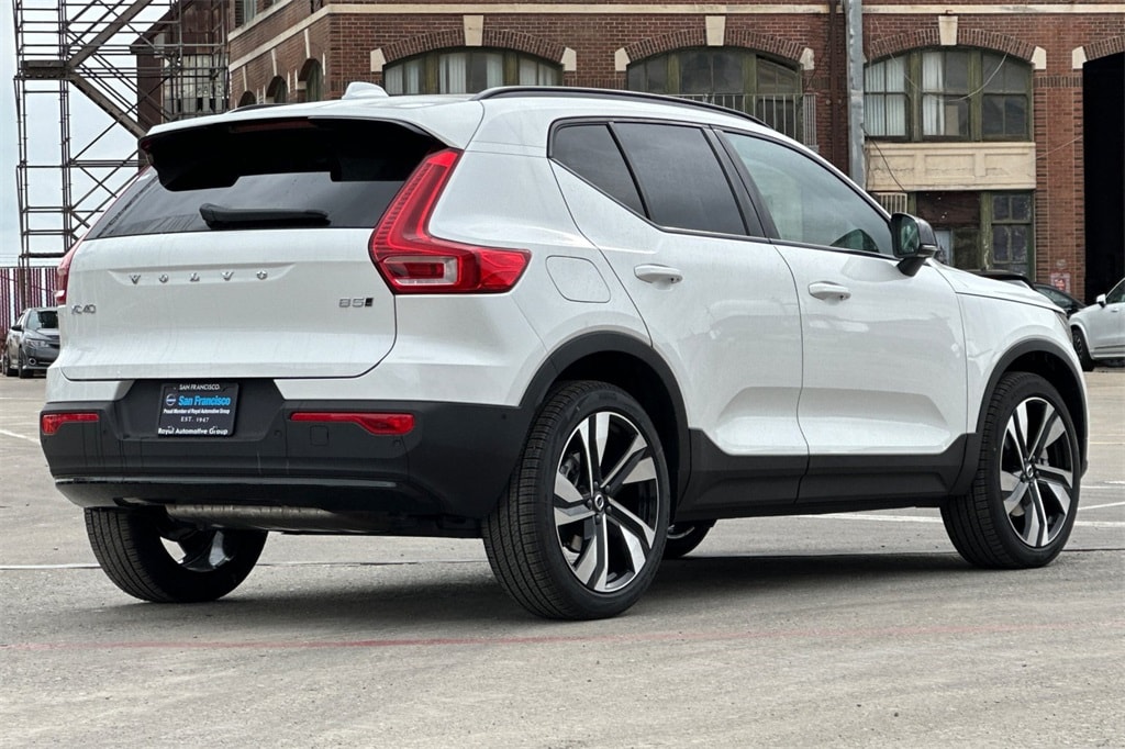 New 2026 Volvo XC40 B5 Ultra SUV