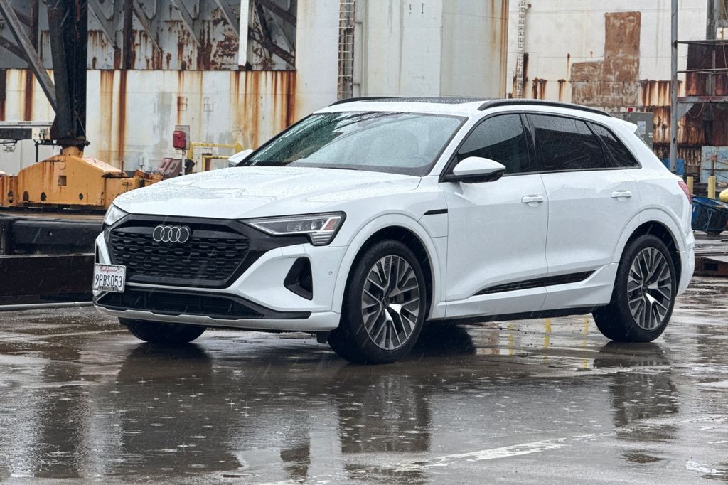 2024 Audi Q8 e-tron Premium photo 3