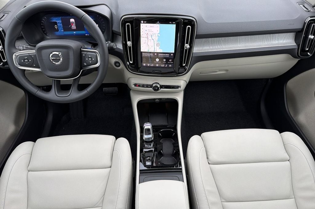 2026 Volvo XC40 Plus - Photo 13