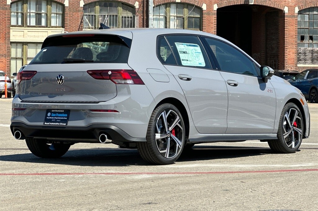 2025 Volkswagen Golf GTI SE photo 4