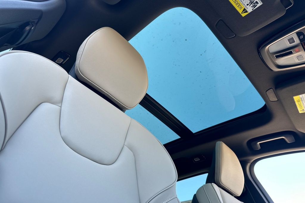 2026 Volvo XC90 Core - Photo 15