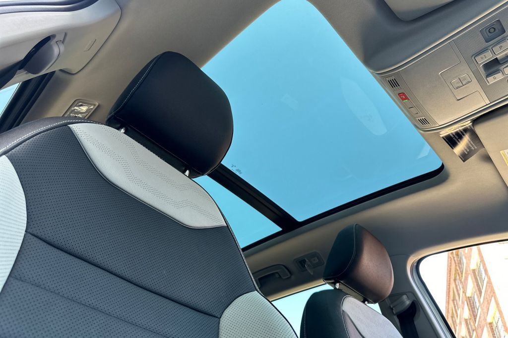 2025 Volkswagen Taos SEL - Photo 14