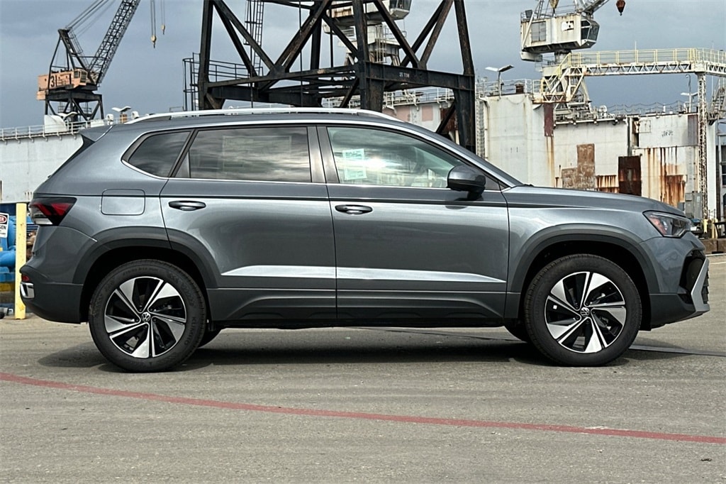 New 2025 Volkswagen Taos 1.5T SE SUV