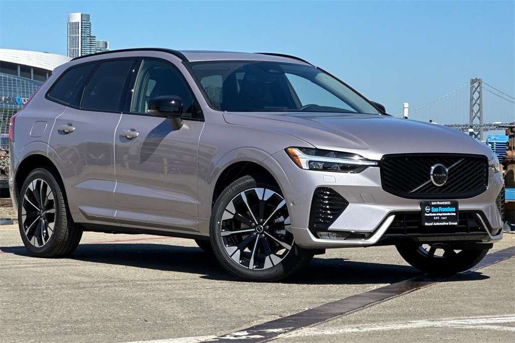 2026 Volvo XC60 B5 Plus photo 2