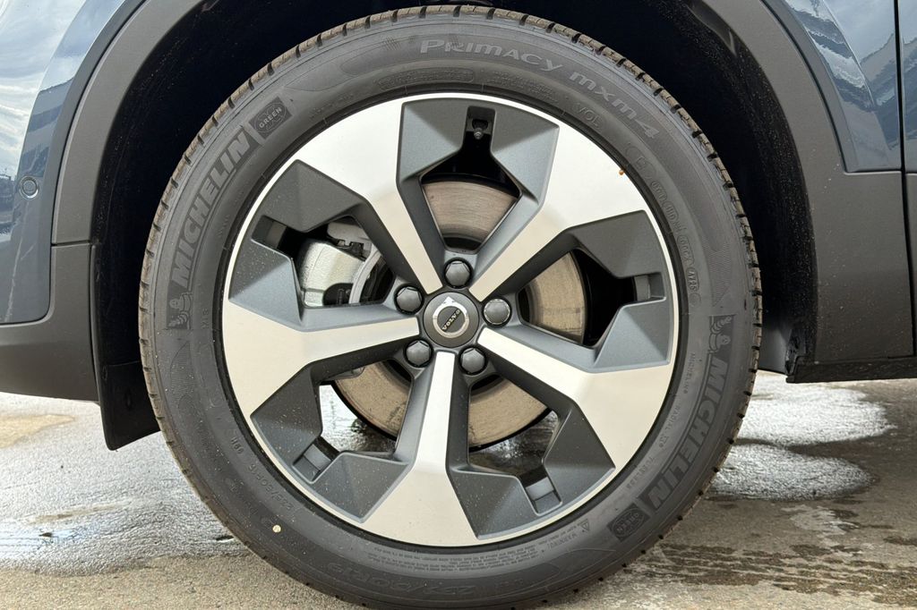 2026 Volvo XC40 Plus - Photo 25