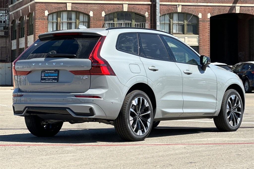 2026 Volvo XC60 T8 Plus photo 4