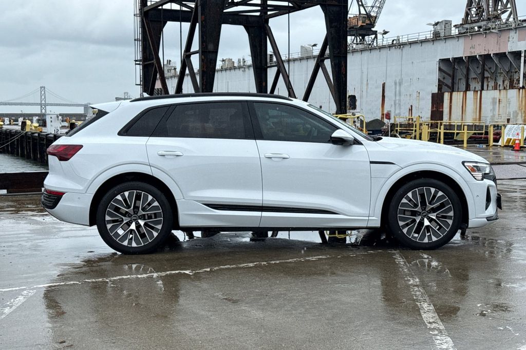 2024 Audi Q8 e-tron Premium photo 2