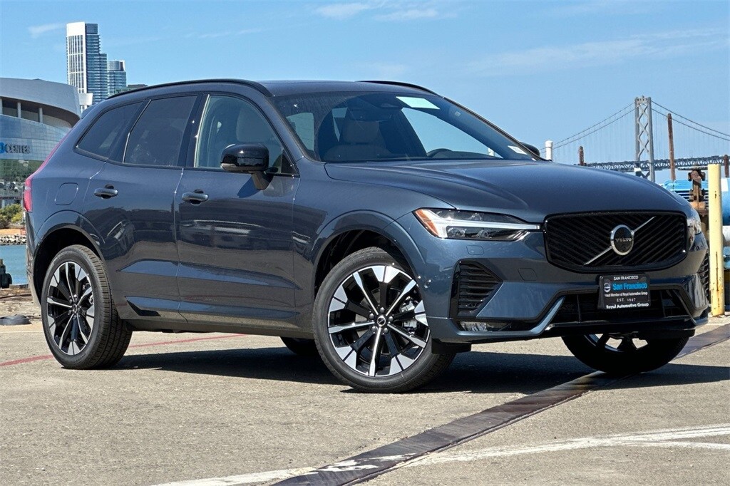 2026 Volvo XC60 B5 Plus photo 2