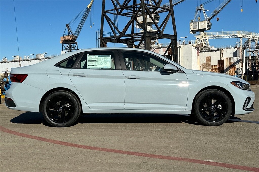 2025 Volkswagen Jetta 1.5T SE photo 2