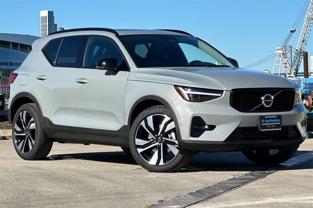 New 2026 Volvo XC40 B5 Ultra SUV