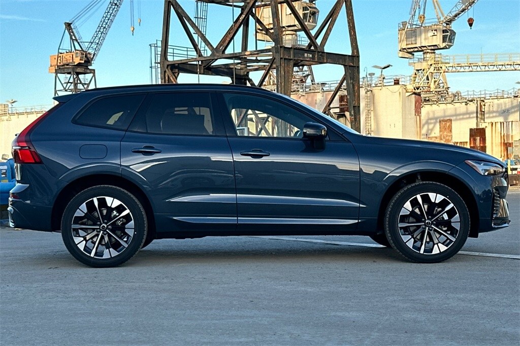 2026 Volvo XC60 B5 Plus photo 3
