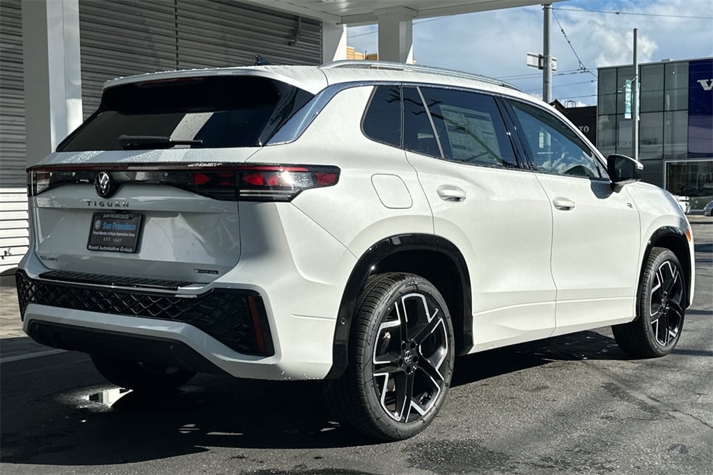 2026 Volkswagen Tiguan SEL R-Line photo 4